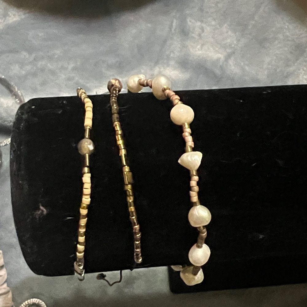 Chic Beaded Bracelet Trio in Gold and Cream